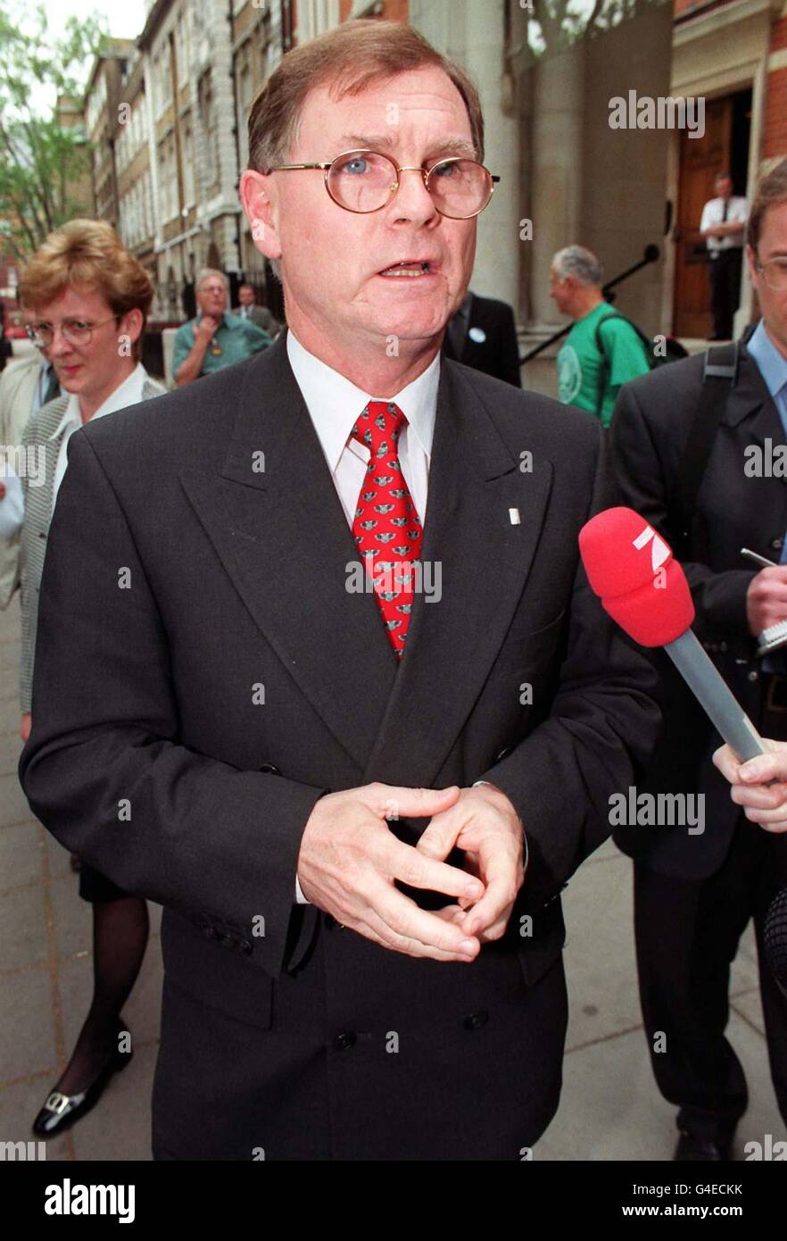 Library file, dated 5/6/98. Rolls-Royce Motors Chief Executive Graham Morris, who has resigned following the acquisition of the Crewe-based luxury car group by German motoring giant Volkswagen. See PA story TRANSPORT Rolls. Photo by Neil Munns/PA Graham Morris Chief Executive of Vickers plc leaving the extraordinary general meeting in London today (Friday) after shareholders had voted to accept the Board's recommendaion and sell Rolls-Royce Motors Cars to Volkswagen for 430 million. Photo by Neil Munns/PA. Stock Photo