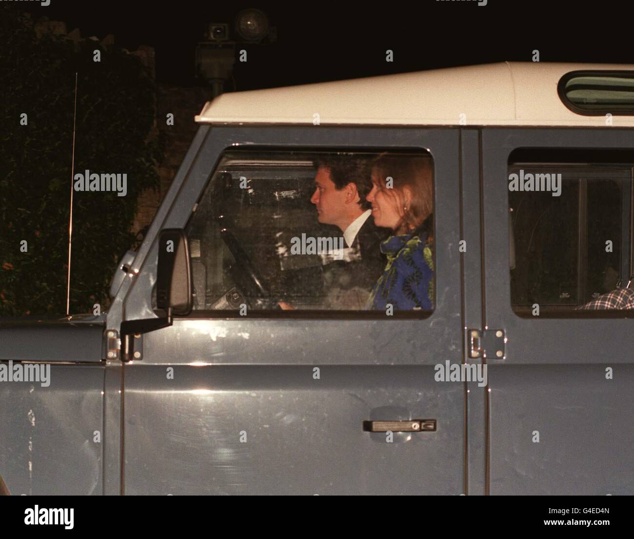 PA NEWS 31/7/98 LADY SARAH (DAUGHTER OF PRINCESS MARGARET) AND HER HIUSBAND DANIEL CHATTO ARRIVE AT THE PRINCE OF WALES' GLOUCESTERSHIRE HOME, HIGHGROVE, WHERE HIS SONS, WILLIAM AND HARRY, WERE PUTTING ON A PLAY FOR THEIR FATHER, WHO CELEBRATES HIS 50TH BIRTHDAY LATER IN THE YEAR. Stock Photo
