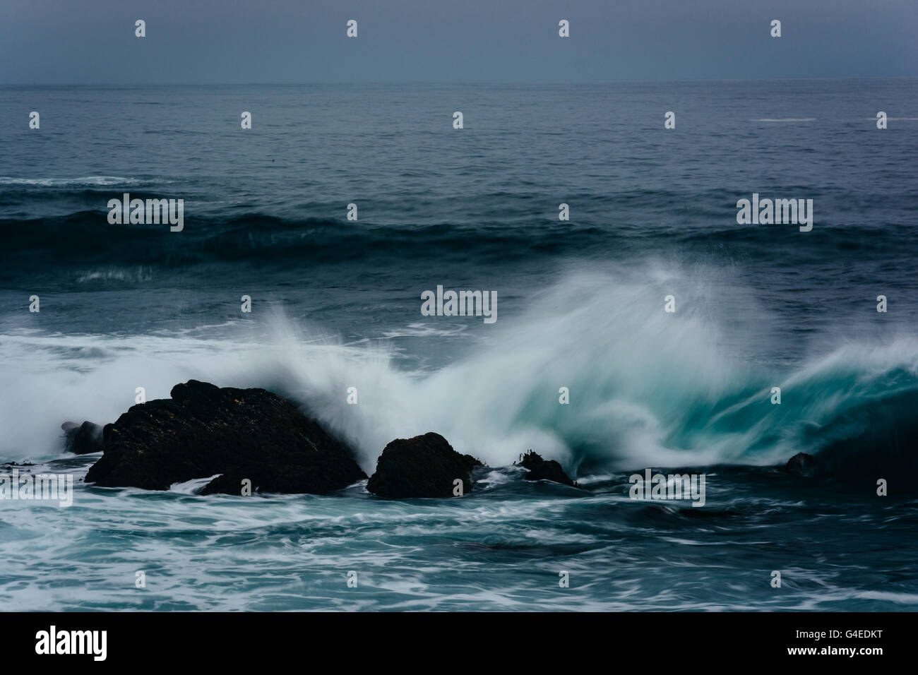 Crashing waves ocean landscape hi-res stock photography and images - Alamy