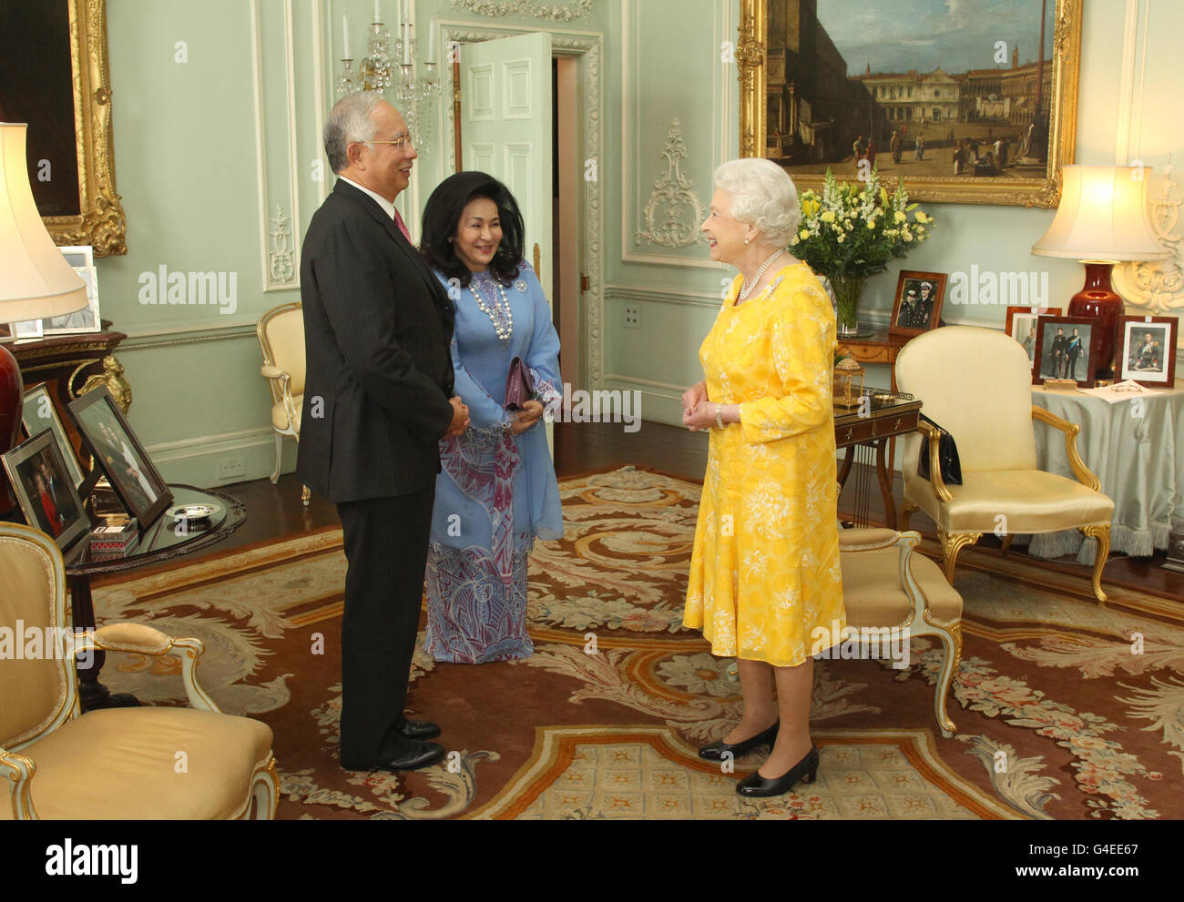 Britain's Queen Elizabeth II meets the Prime Minister of Malaysia Najib Razak and wife Rosmah Mansor during an audience at Buckingham Palace, central London. Stock Photo