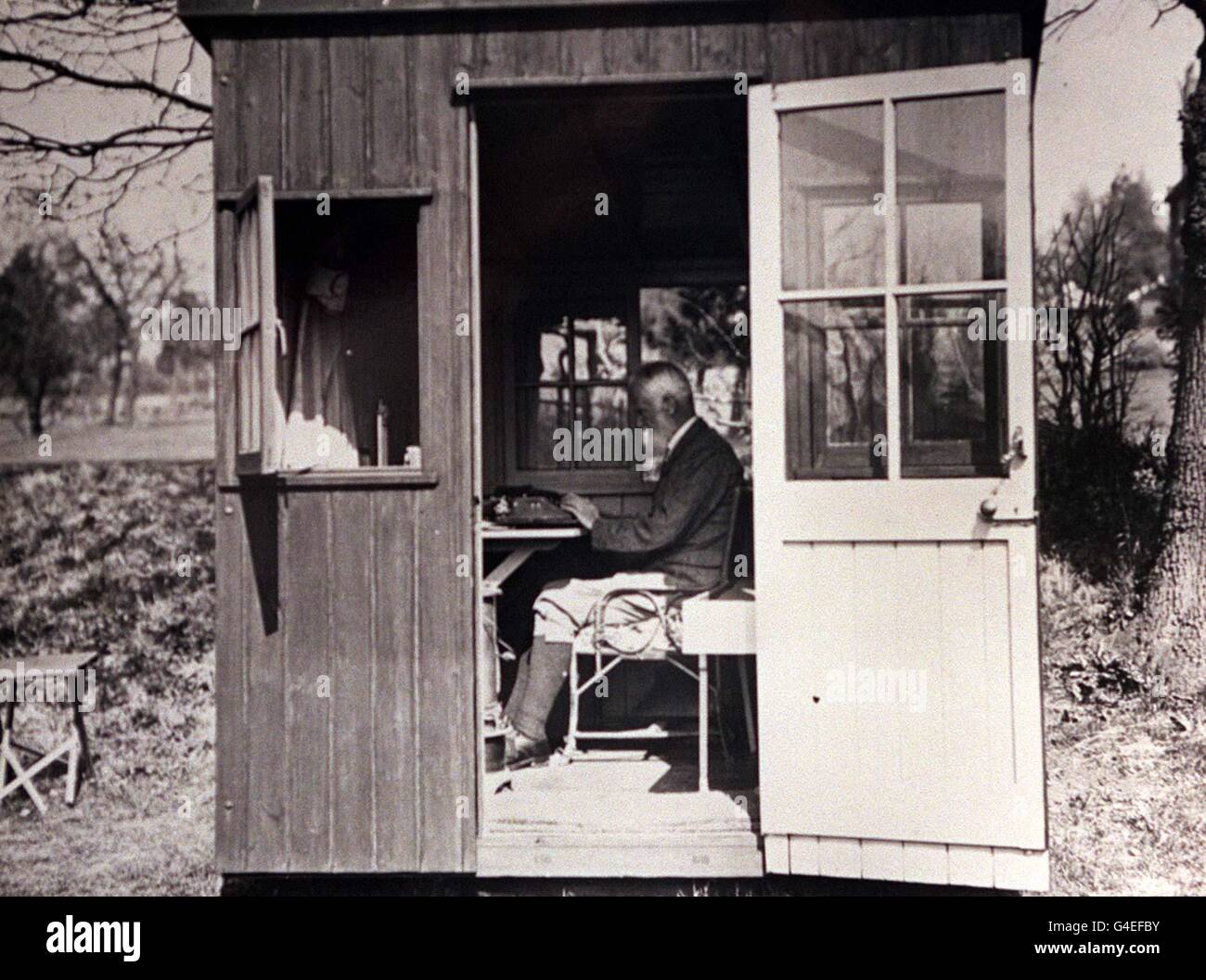 Undated collect picture of writer George Bernard Shaw working in his revolving writing hut where he wrote most of his greatest plays. The hut has been restored and is in full working order again in the grounds of his home in Welwyn, Herts. PA photo. See PA story ARTS Shaw. Stock Photo