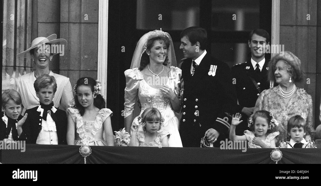 Library file, dated 23.7.86. Mrs Susan Barrantes (far left), mother of Sarah Ferguson, Duchess of York, joins her daughter on the balcony of Buckingham Palace, following her marriage to the Duke of York, Prince Andrew: Mrs Barrantes, the former wife of the Duchess's father Major Ronald Ferguson, has died in a car crash in Argentina. See PA story DEATH Barrantes. /PA **AVAILABLE B/W ONLY** Stock Photo