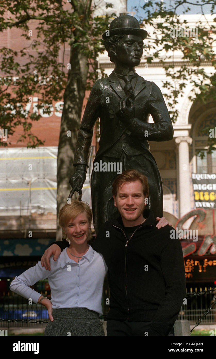 EWAN MCGREGOR AND JANE HORROCKS, STARS OF BRITISH FILM 'LITTLE VOICE', IN LEICESTER SQUARE FOR THE GALA OPENING OF THE 42ND LONDON FILM FESTIVAL. Stock Photo