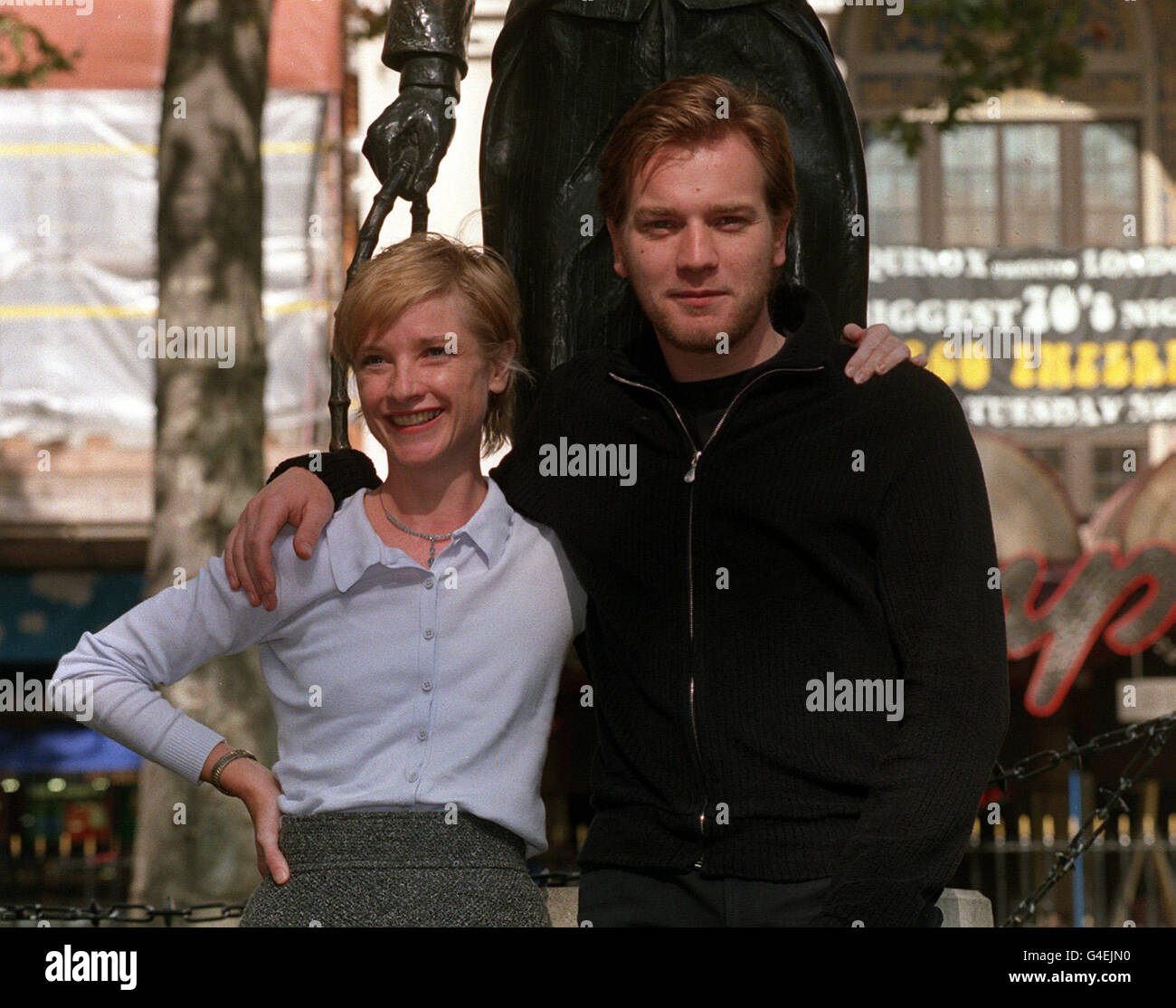 EWAN MCGREGOR AND JANE HORROCKS, STARS OF BRITISH FILM 'LITTLE VOICE', IN LEICESTER SQUARE FOR THE GALA OPENING OF THE 42ND LONDON FILM FESTIVAL. Stock Photo