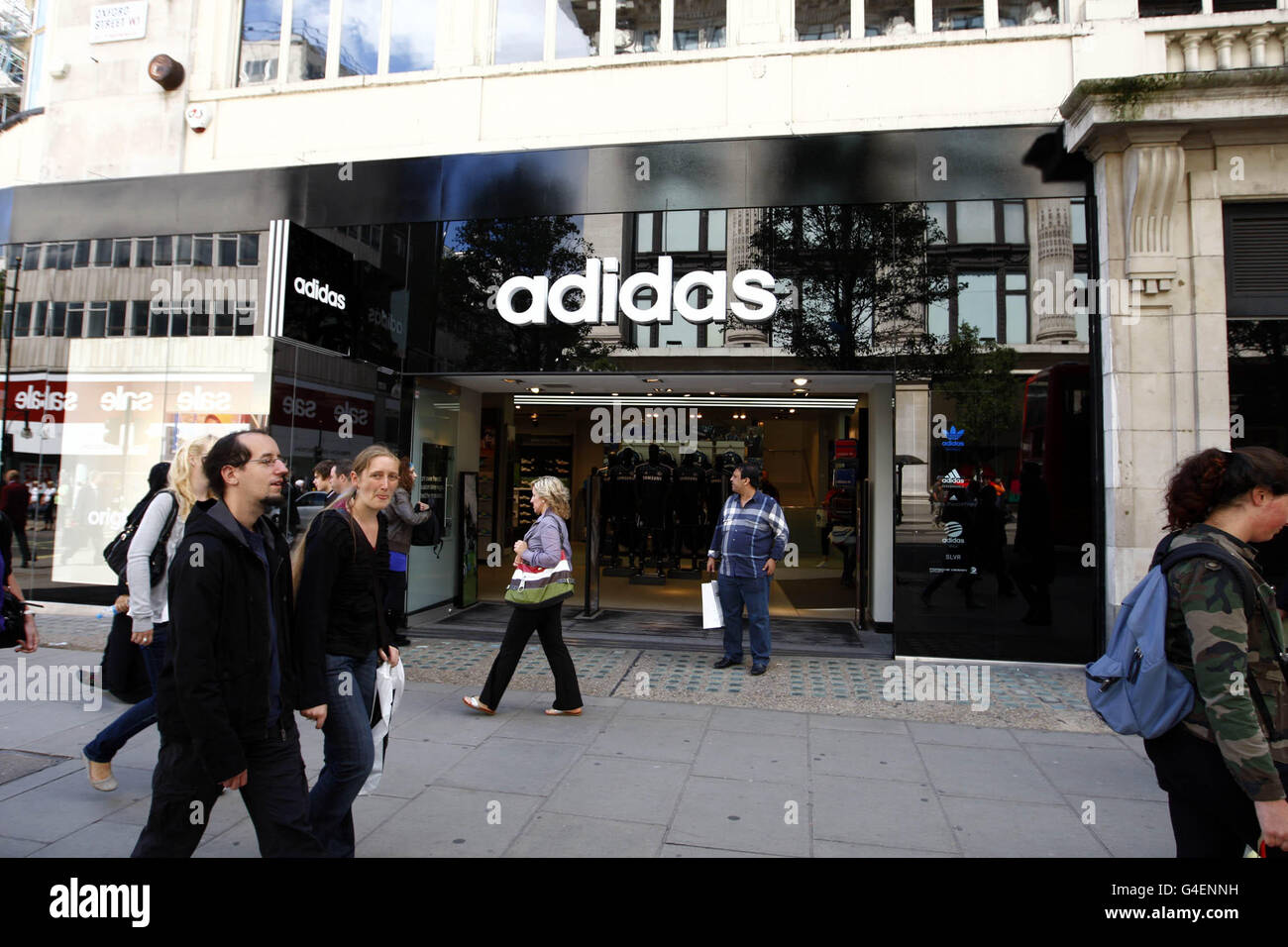 Stock Street. An adidas shop Oxford Street Stock - Alamy