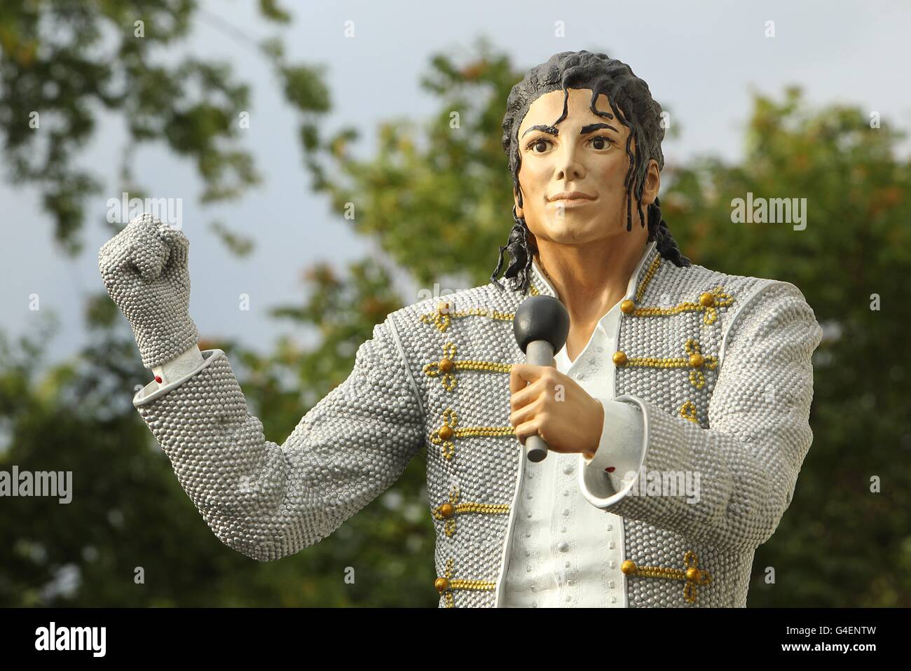 Michael jackson statue outside craven cottage hi-res stock photography