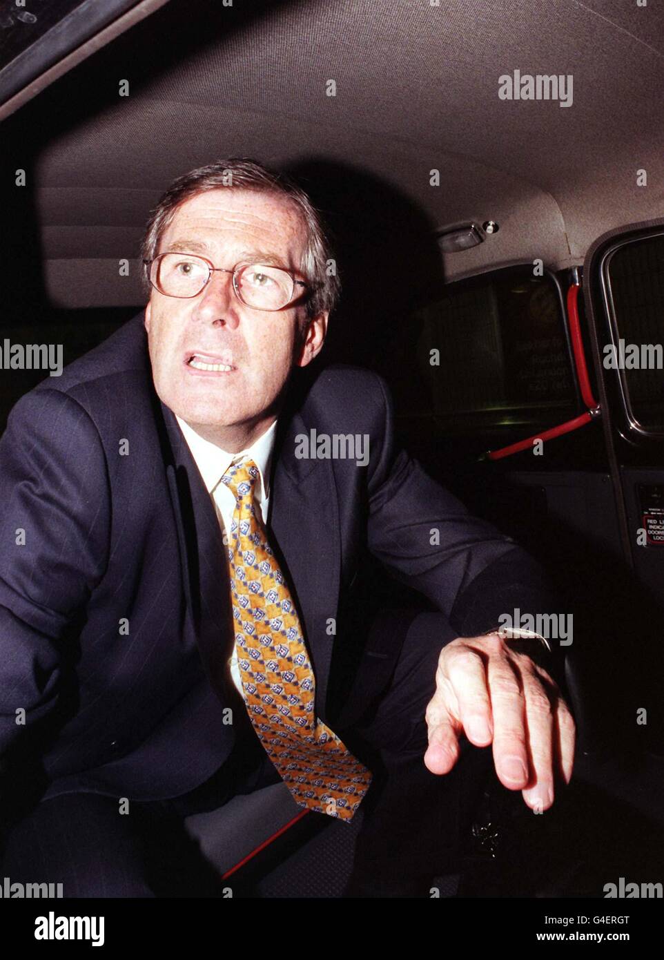 Manchester United chief executive Martin Edwards looking grim-faced and tight-lipped forced his way through a scrum of photographers at Euston station in London this afternoon (Monday)., and sprinted into a taxi. Mr Edwards travelled by train to the capital for an unspecified meeting. See PA Story SPORT United. Photo by Andrew Stuart/PA. Stock Photo