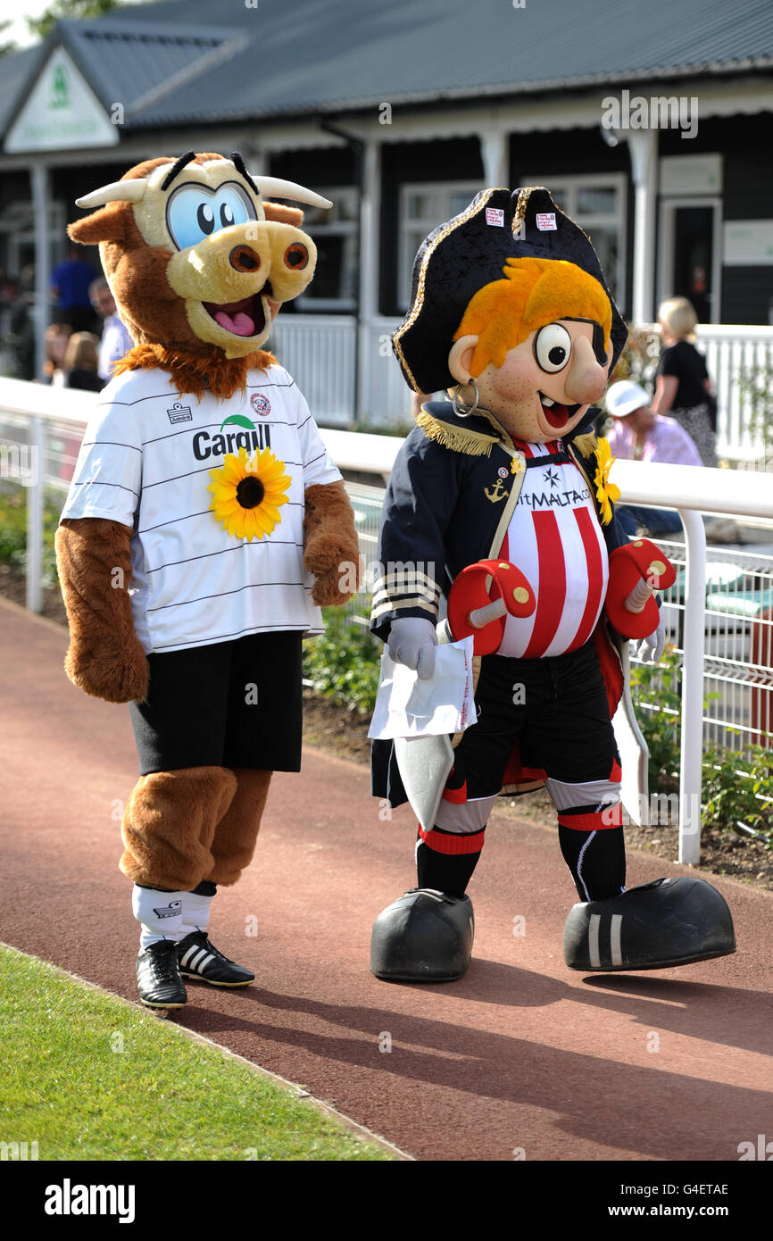 Hereford United mascot Edgar the Bull (left) and Sheffield United