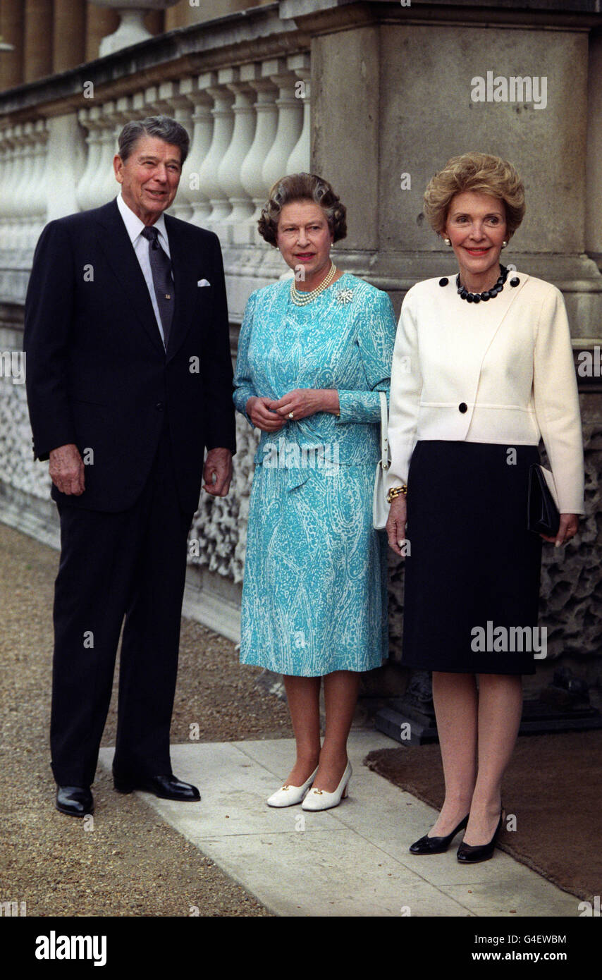 The Queen with former US president Ronald Reagan and his wife Nancy at Buckingham Palace where the Queen bestowed a knighthood on Mr Reagan. He was made an honorary Knight of Grand Cross of the Most Honourable Order of the Bath. Stock Photo