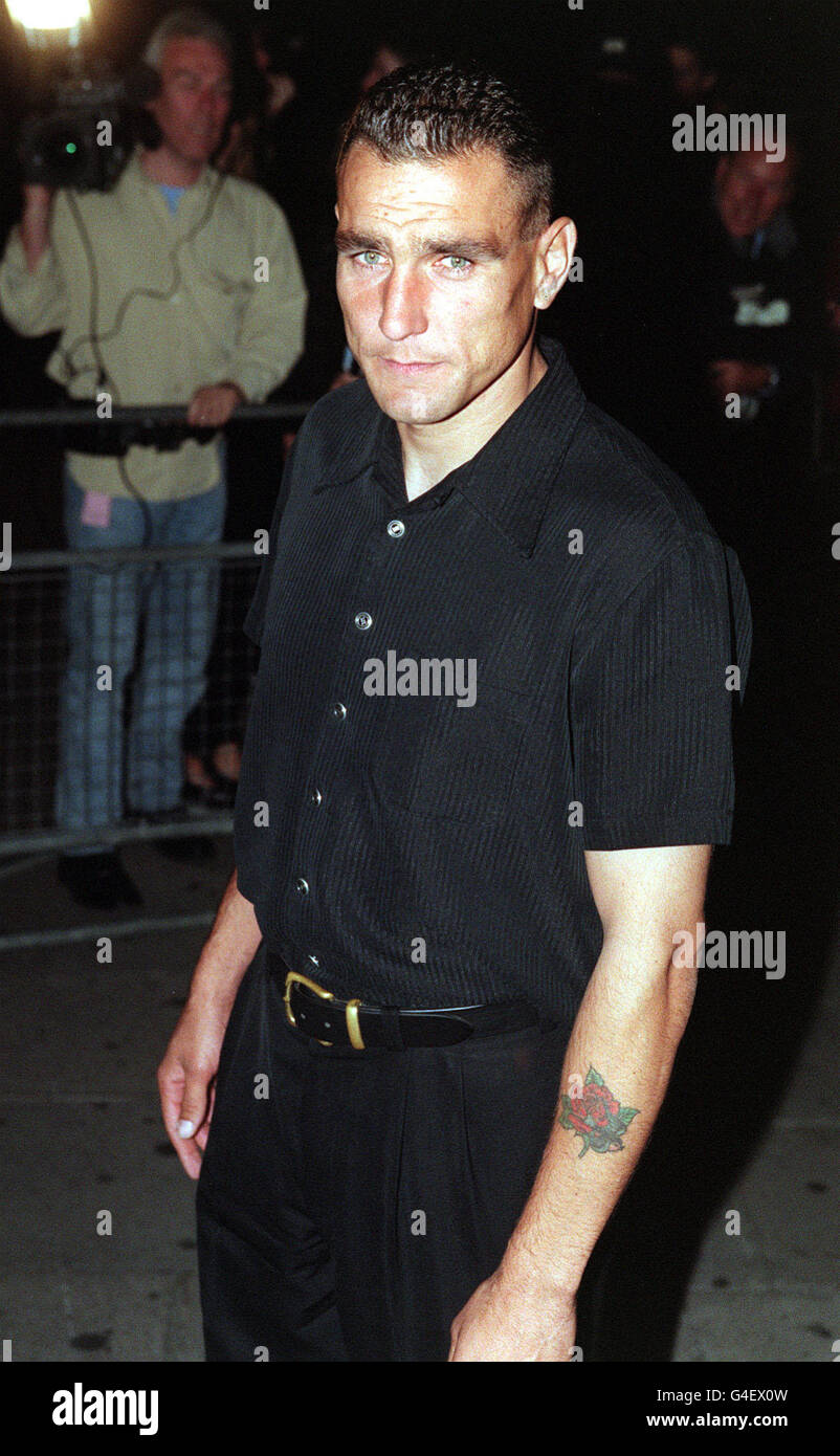VINNIE JONES ARRIVES FOR THE UK GALA PREMIERE OF THE FILM 'EVER AFTER - A CINDERELLA STORY', AT THE ODEON KENSINGTON IN LONDON. Stock Photo
