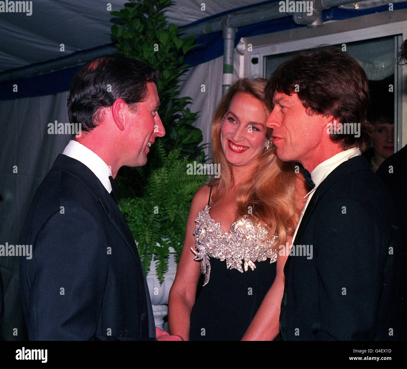 PA NEW PHOTO 6/6/91 THE PRINCE OF WALES TALKS WITH JERRY HALL AND MICK JAGGER BEFORE THE 'ROYAL ENGLISH SUMMER BANQUET' AT SMITH'S LAWN, WINDSOR, TO MARK THE 15TH ANNIVERSARY OF THE PRINCE'S TRUST. Stock Photo