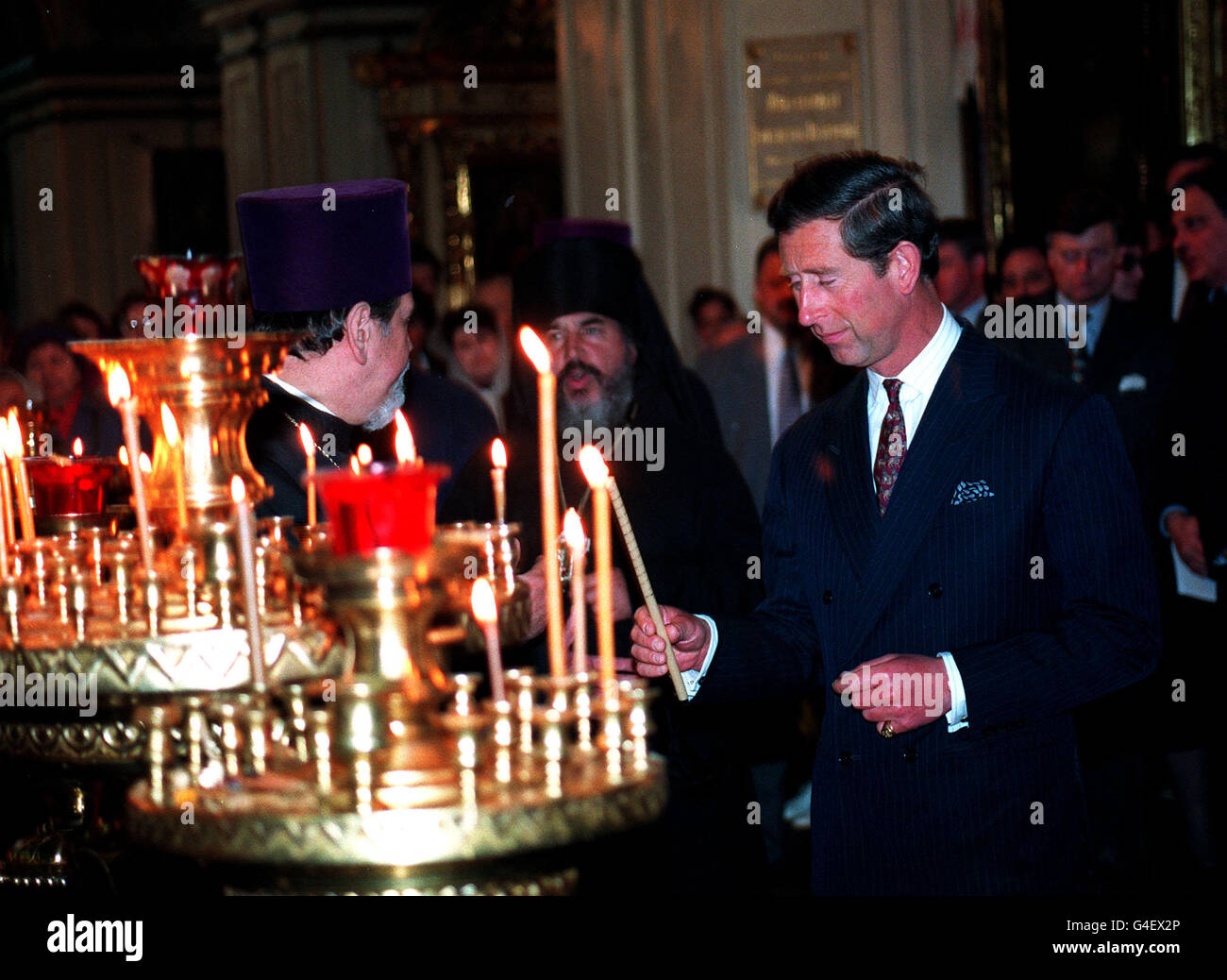 PA NEWS 17/5/94 THE PRINCE OF WALES LIGHTS A CANDLE IN FRONT OF THE HOLIEST ICON DURING A VISIT TO THE RUSSIAN ORTHODOX CATHEDRAL OF ST. NICHOLAS IN ST. PETERSBURG. Stock Photo