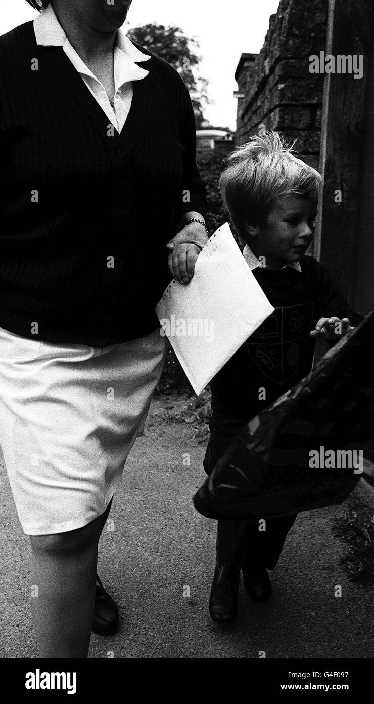 PA NEWS PHOTO 17/5/82 PRINCESS ANE'S SON, MASTER PETER PHILLIPS, AGED 4, ARRIVES FOR CLASSES AT BLUE BOY'S SCHOOL IN THE GLOUCESTERSHIRE VILLAGE OF MINCHINHAMPTON ABOUT TWO MILES FROM GATCOMBE PARK, THE PHILLIPS HOME. Stock Photo