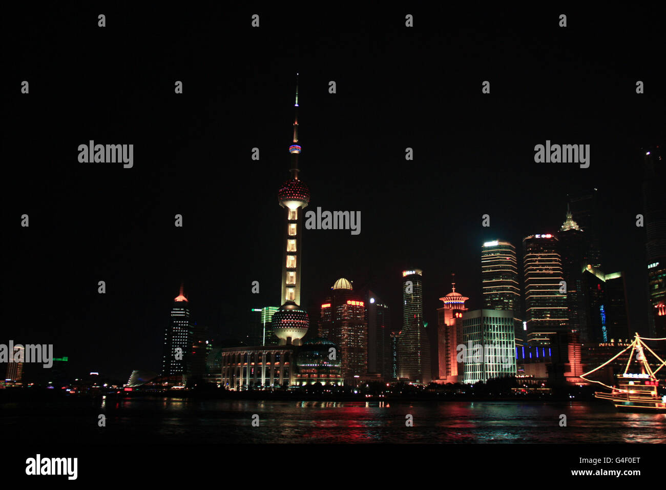 Paysage de nuit Shanghai. Chine. Tour de télévision 'Perle de l'Orient' Stock Photo