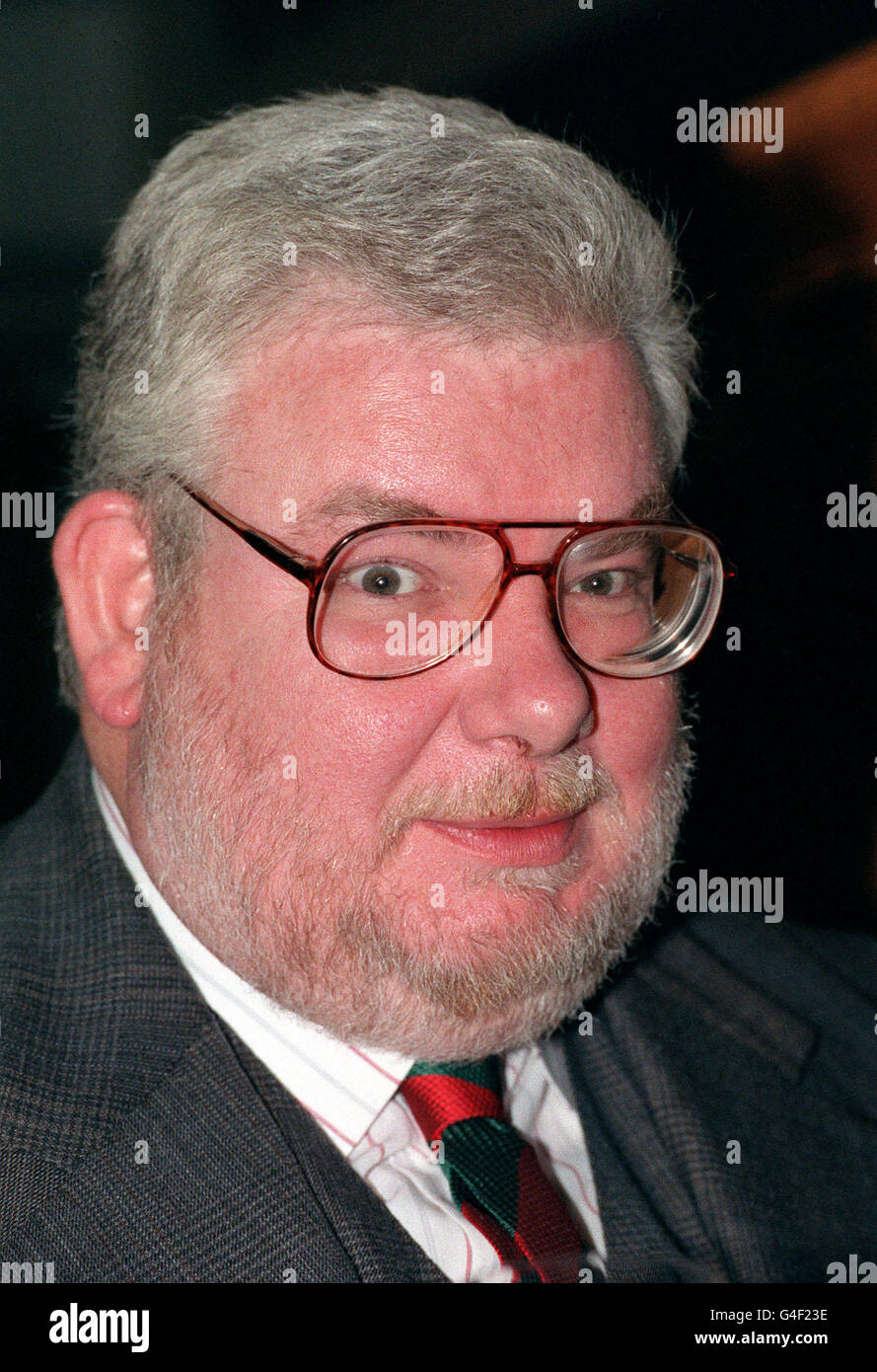 Photo 13 5 92 actor richard griffiths hi-res stock photography and