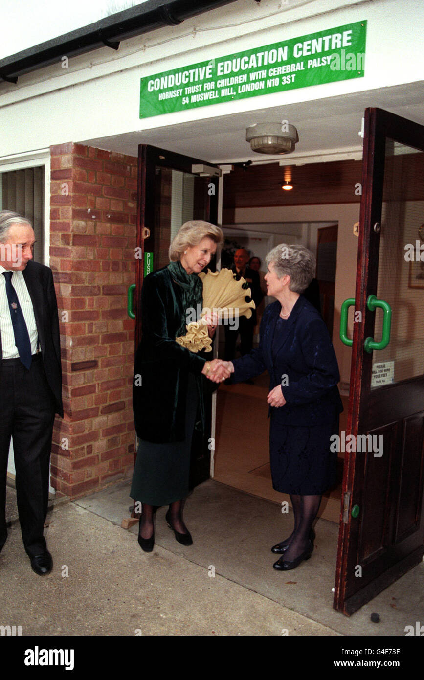 PA NEWS PHOTO 18/11/98 PRINCESS ALEXANDRA LEAVES THE CONDUCTIVE EDUCATION CENTRE IN MUSWELL HILL, LONDON, WHICH IS CELEBRATING ITS TENTH ANNIVERSARY. PRINCESS ALEXANDRA MET PARENTS CHILDREN AND TEACHERS AT THE CENTRE, WHICH PRACTISES THE THE PETO SYSTEM FOR CHILDREN WITH CEREBRAL PALSY. Stock Photo