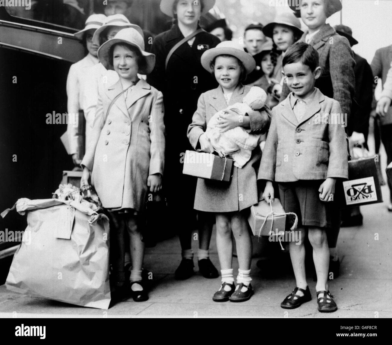 Second world war fashion hi-res stock photography and images