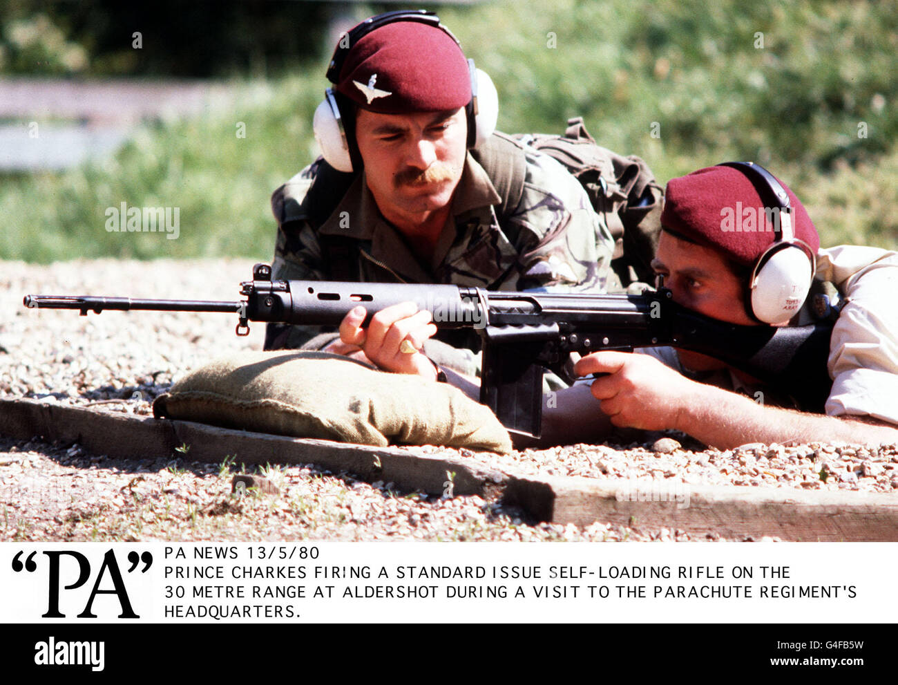 PA NEWS 13/5/80 PRINCE CHARKES FIRING A STANDARD ISSUE SELF-LOADING RIFLE ON THE 30 METRE RANGE AT ALDERSHOT DURING A VISIT TO THE PARACHUTE REGIMENT'S HEADQUARTERS. Stock Photo