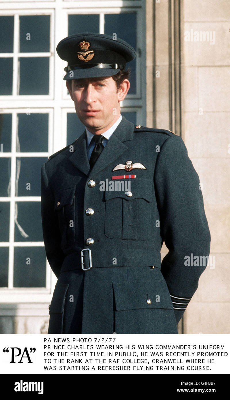 PA NEWS PHOTO 7/2/77 PRINCE CHARLES WEARING HIS WING COMMANDER'S