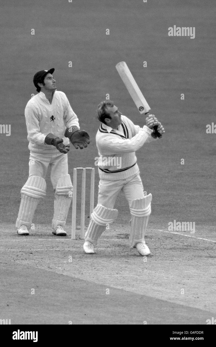 Cricket bat and ball wicket Black and White Stock Photos & Images Alamy