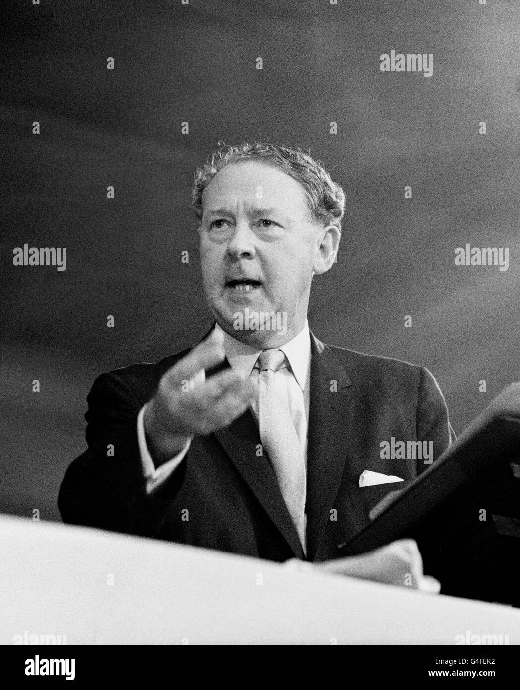 Mr Hugh Gaitskell, leader of the Labour Party, making his important speech on the Common Market to the Party's 61st annual conference at Brighton, Sussex. His 83 minute speech, opening an all day debate on the subject of the Common Market, was received by probably the biggest ovation Mr Gaitskell has ever had. Stock Photo