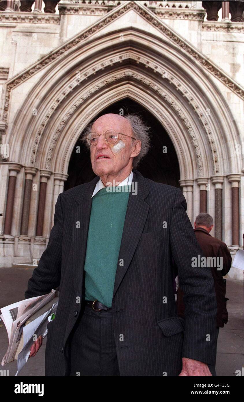 Labour peer and long-time champion of Myra Hindley's cause, Lord Longford, outside London's Court of Appleal this morning (Thursday) after the Court of Appeal refused to overturn Home Secretary Jack Straw's decision that her life sentence 'means life'. Photo by Peter J Jordan/PA. See PA story COURTS Hindley Stock Photo