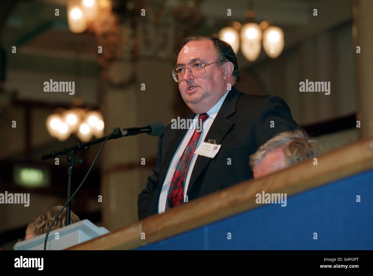 PA NEWS PHOTO 16/4/95 DOUG MCAVOY, GENERAL SECRETARY OF THE N.U.T. MAKING AN APOLOGY SPEECH TO DAVID BLUNKETT (NOT SEEN) AT THE START OF THE DAY'S CONFERENCE AT BLACKPOOL Stock Photo
