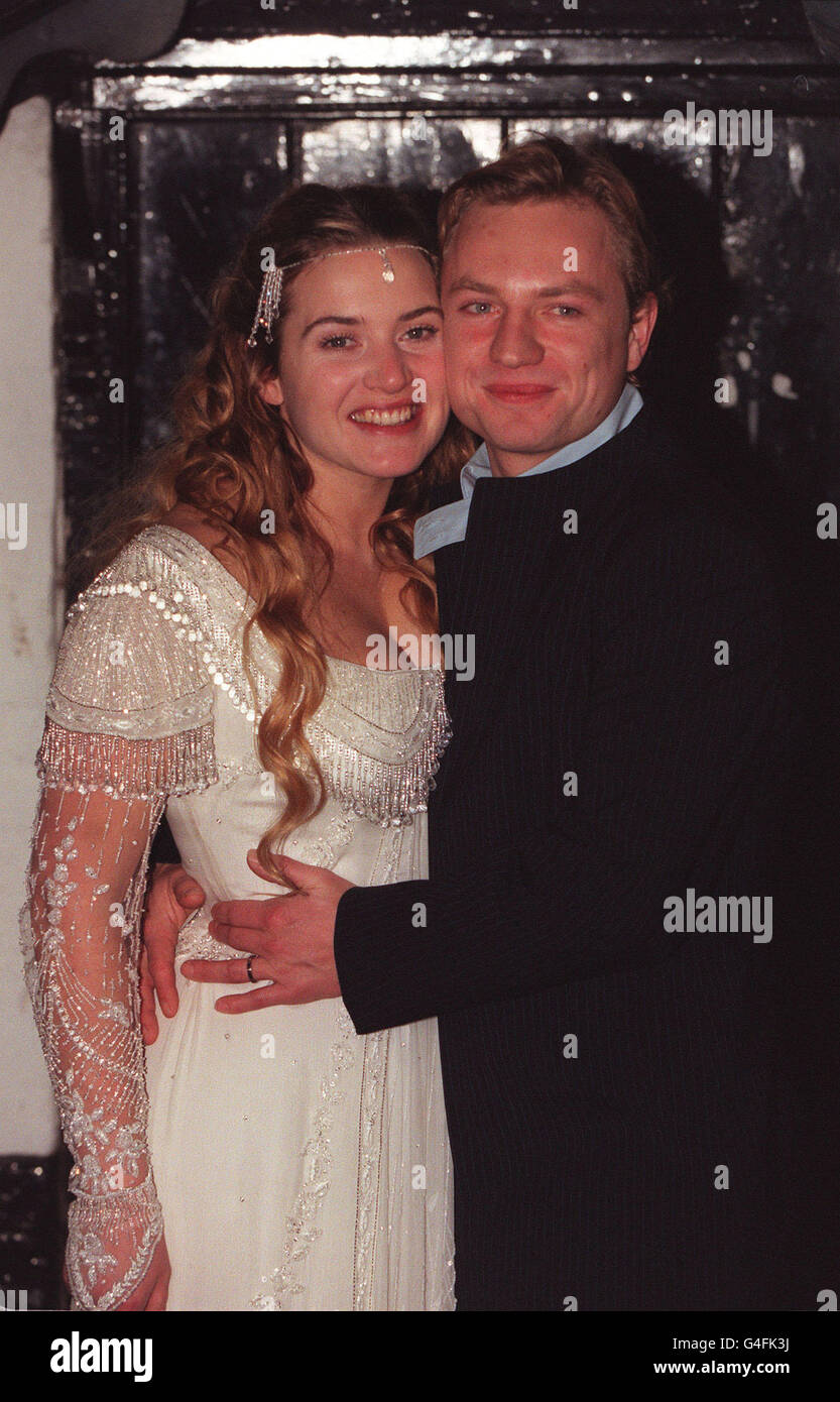 Kate Winslet and new husband Jim Threapleton at their wedding reception in  the Crooked Billet pub in Stoke Row, Oxfordshire Stock Photo - Alamy