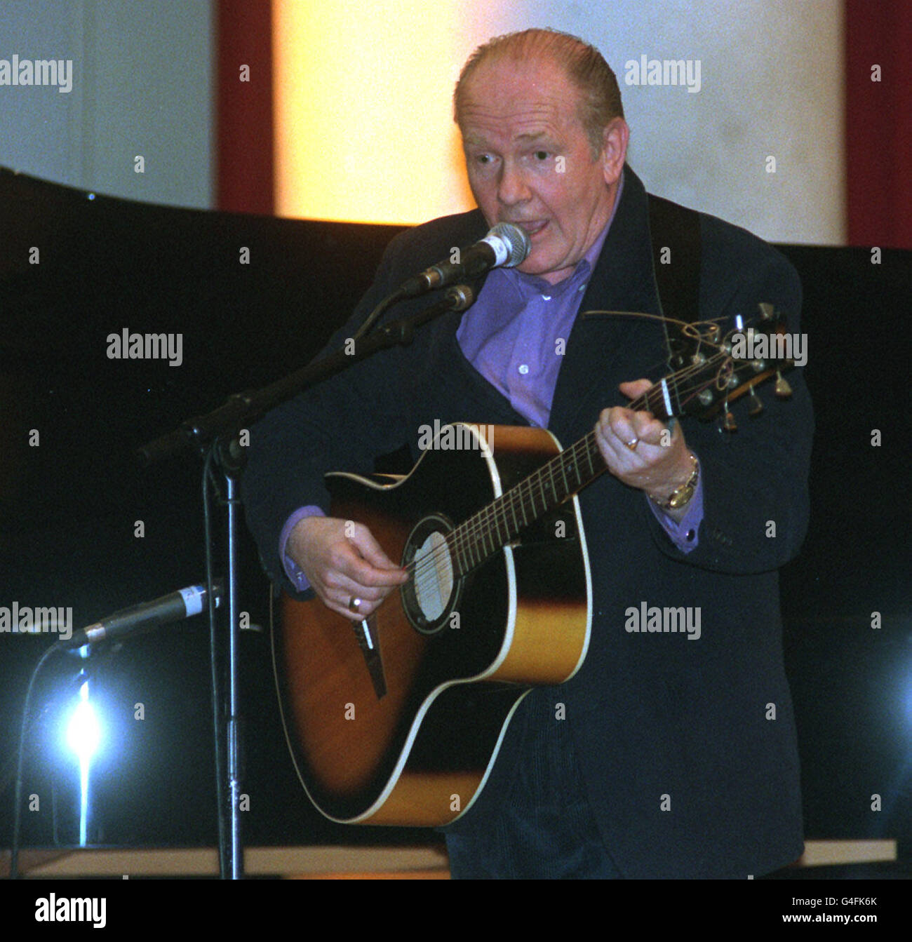 Dr john reid on stage hi-res stock photography and images - Alamy