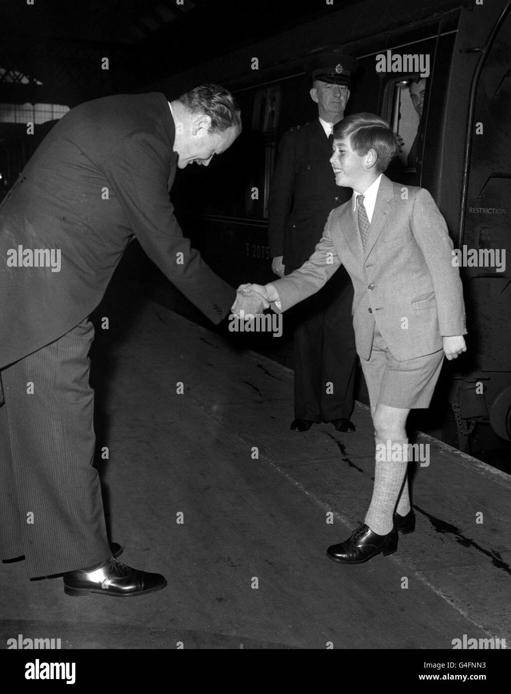 PA NEWS PHOTO 19/9/60 THE PRINCE OF WALES GREETS STATIONMASTER MR. R. SLATER ON HIS ARRIVAL AT KINGS CROSS STATION, LONDON ON HIS RETURN FROM BALMORAL AFTER SPENDING HIS SUMMER HOLIDAYS WITH THE QUEEN AND MEMBERS OF THE ROYAL FAMILY Stock Photo