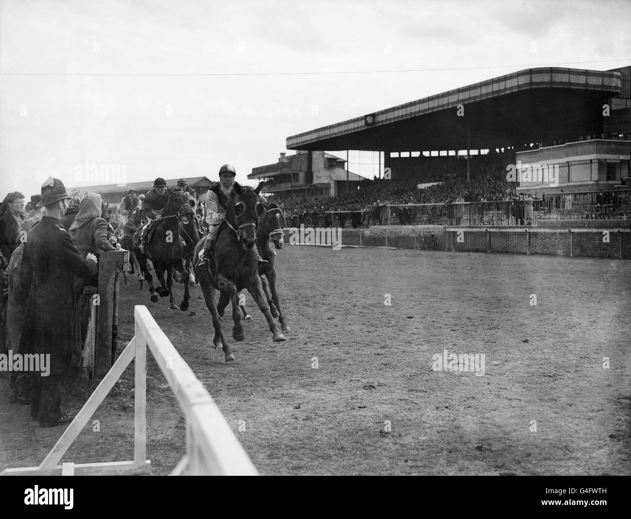 Horse Racing The Queens Prize Kempton Park Racecourse Stock Photo