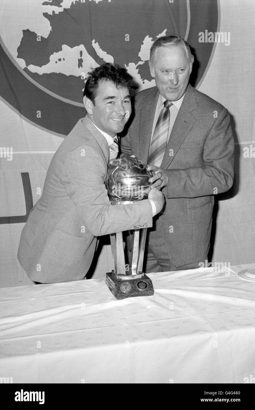 Nottingham Forest manager Brian Clough, left, and assistant manager Peter Taylor with the European South American Cup. Toyota, the Japanese motor company, are to sponsor the first ever single leg European South American Cup final between Nottingham Forest, the champion club of Europe, and Nacional (Uruguay), the champions of South America, which will be played in Tokyo's Olympic Stadium. Stock Photo