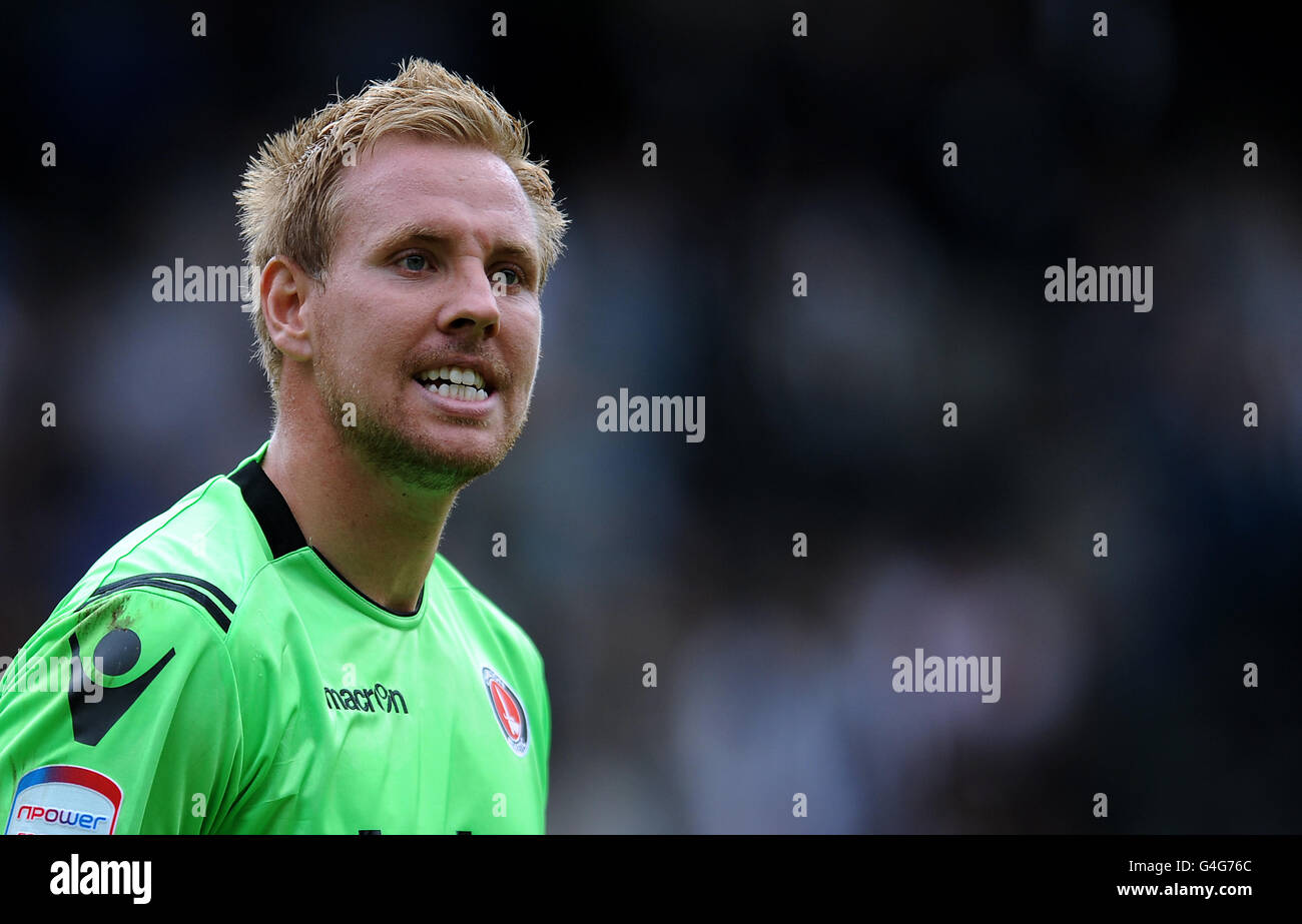 Charlton Athletic goalkeeper Robert Elliot celebrates his side's win after the final whistle Stock Photo