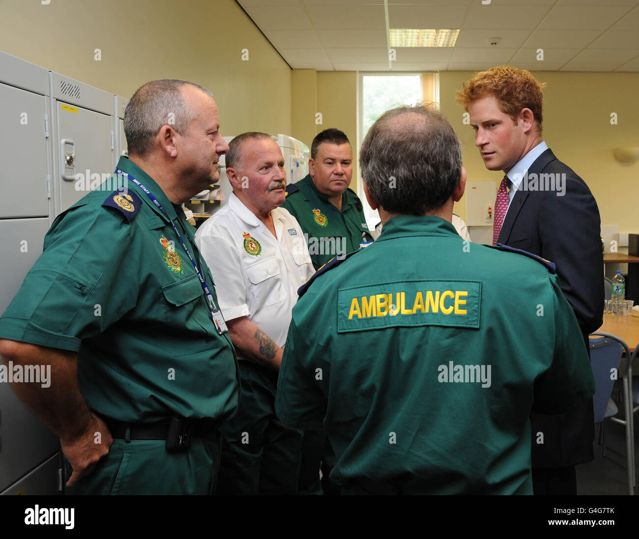 Prime Minister David Cameron (3rd left) visits a looted Lidl supermarket in  Salford Stock Photo - Alamy