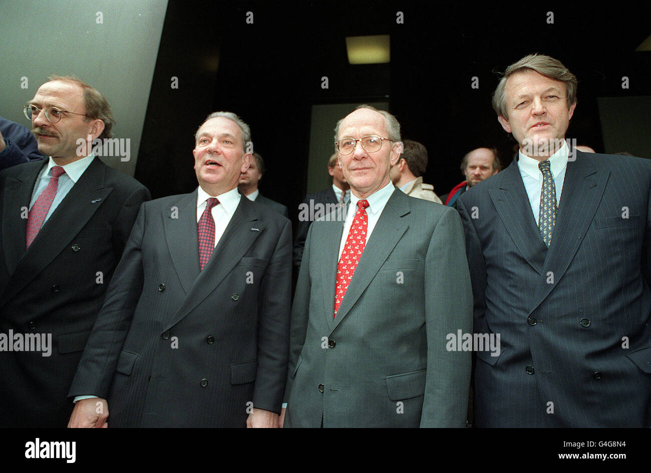 PA NEWS PHOTO 6/3/95  FROM LEFT TO RIGHT CEES MAAS, DIRECTOR AND CHIEF NEGOTIATOR, GODFRIED VAN DER LUGT, VICE CHAIRMAN, AAD JACOBS, CHAIRMAN, AND HESSEL LINDENBERGH, PROSPECT CHIEF EXECUTIVE, THE NEGOTIATORS OF DUTCH BANKING CONGLOMERATE ING. ARRIVE AT BARINGS BANK HEADQUARTERS IN BISHOPSGATE, LONDON Stock Photo