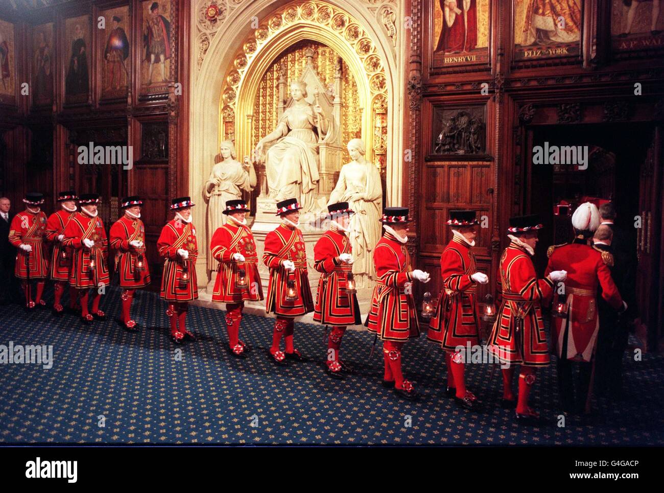 The yeomen warders hi-res stock photography and images - Alamy