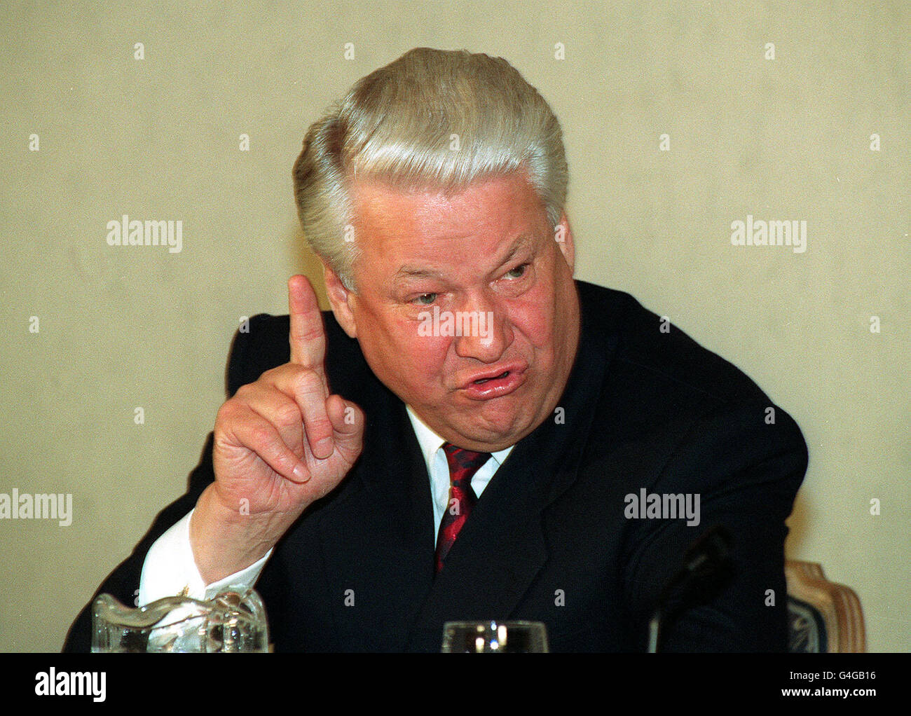 MARCH 26: On this day in 1989, the first free elections were held in the USSR, as Boris Yeltsin is surprisingly elected to the Soviet parliament. This was the first time in Russia since 1917 that people actually had a chance to vote in a national election. PA NEWS PHOTO 10/11/92 RUSSIAN PRESIDENT BORIS YELTSIN DURING A NEWS CONFERENCE AT HYDE PARK HOTEL IN LONDON Stock Photo
