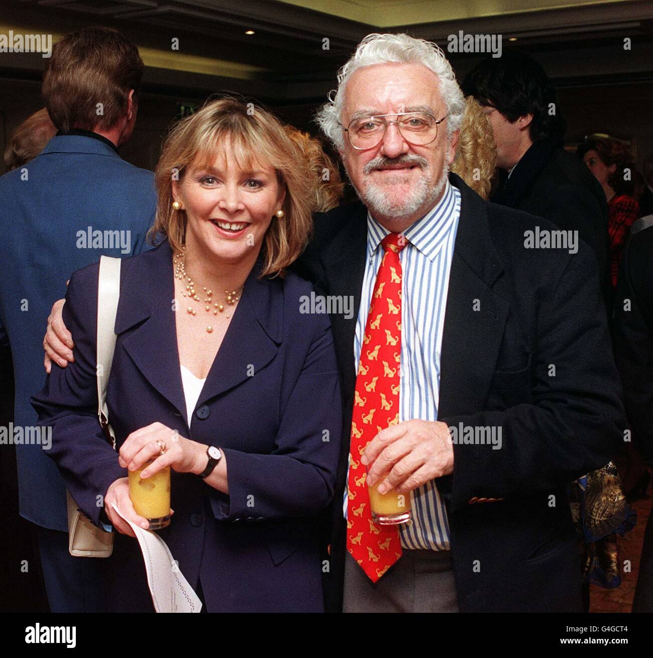 TV presenter Cheryl Baker and actor Bernard Cribbins, at today's (Tuesday) Variety Club Christmas Lunch, held in Sir Cliff Richard's honour at the London Hilton, to celebrate his 40 years in showbusiness. See PA Story SHOWBIZ Cliff. Photo by Paul Stuart. Stock Photo