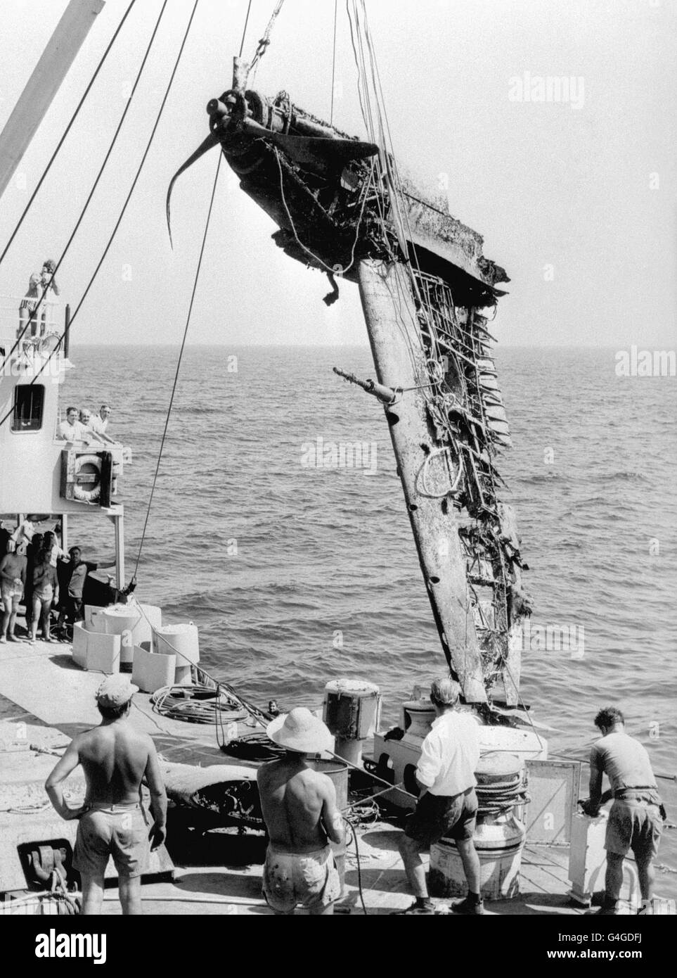Members of the RAF Sub-Aqua Club in Malta see part of a wartime Spitfire being raised from the sea bed off Gozo, a small island to the north. It took six days, clearing sand and weed, to bring the plane up. A witness was found who saw the plane go down, 31 years ago, and picked the pilot up Stock Photo