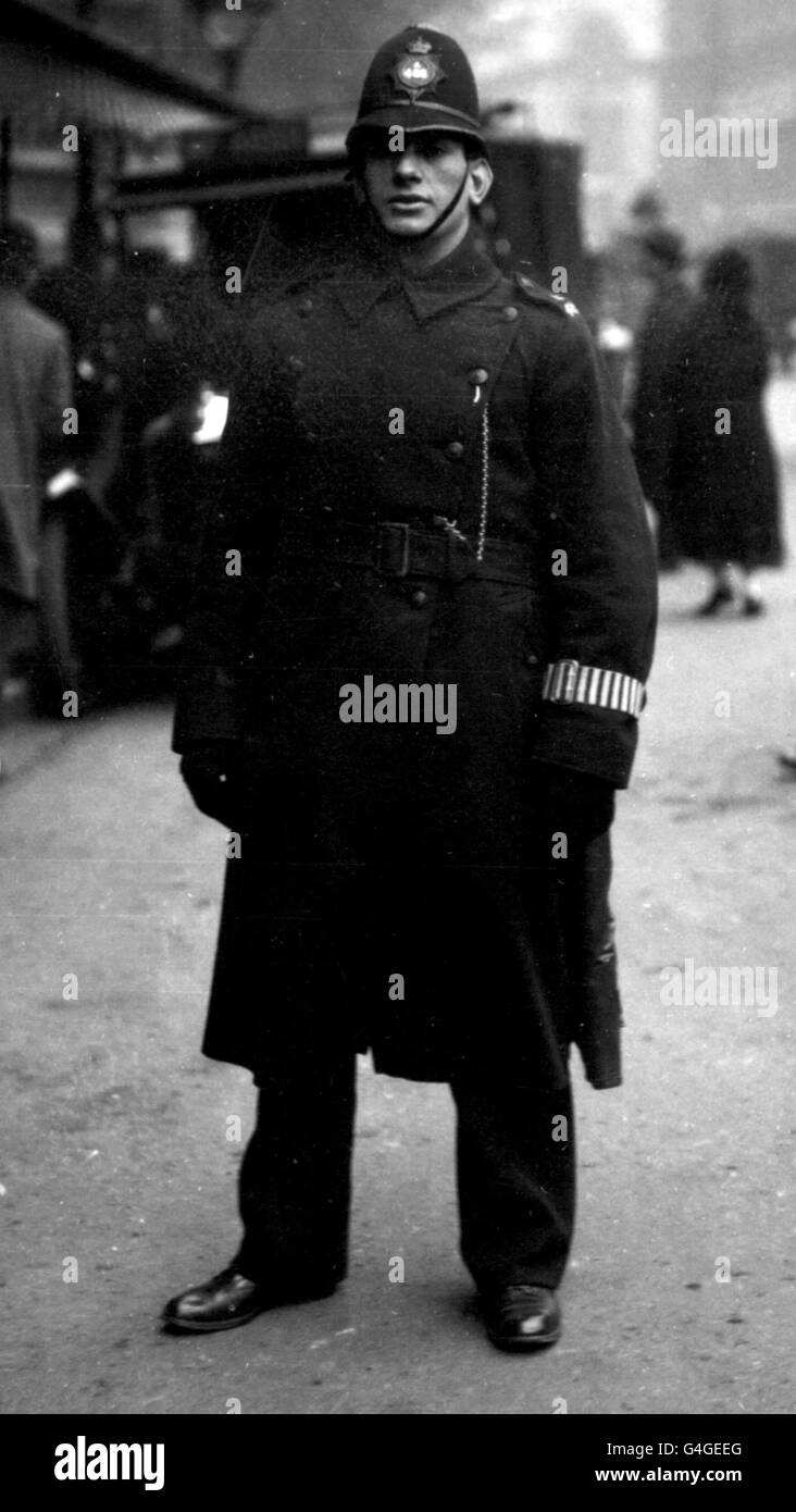 PA NEWS PHOTO 8/2/1927 PC FREDERICK STONE, CANNON ROW POLICE STATION Stock Photo