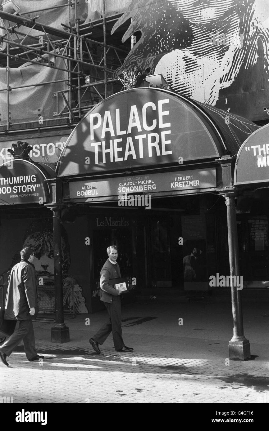 Production assistant Black and White Stock Photos & Images Alamy