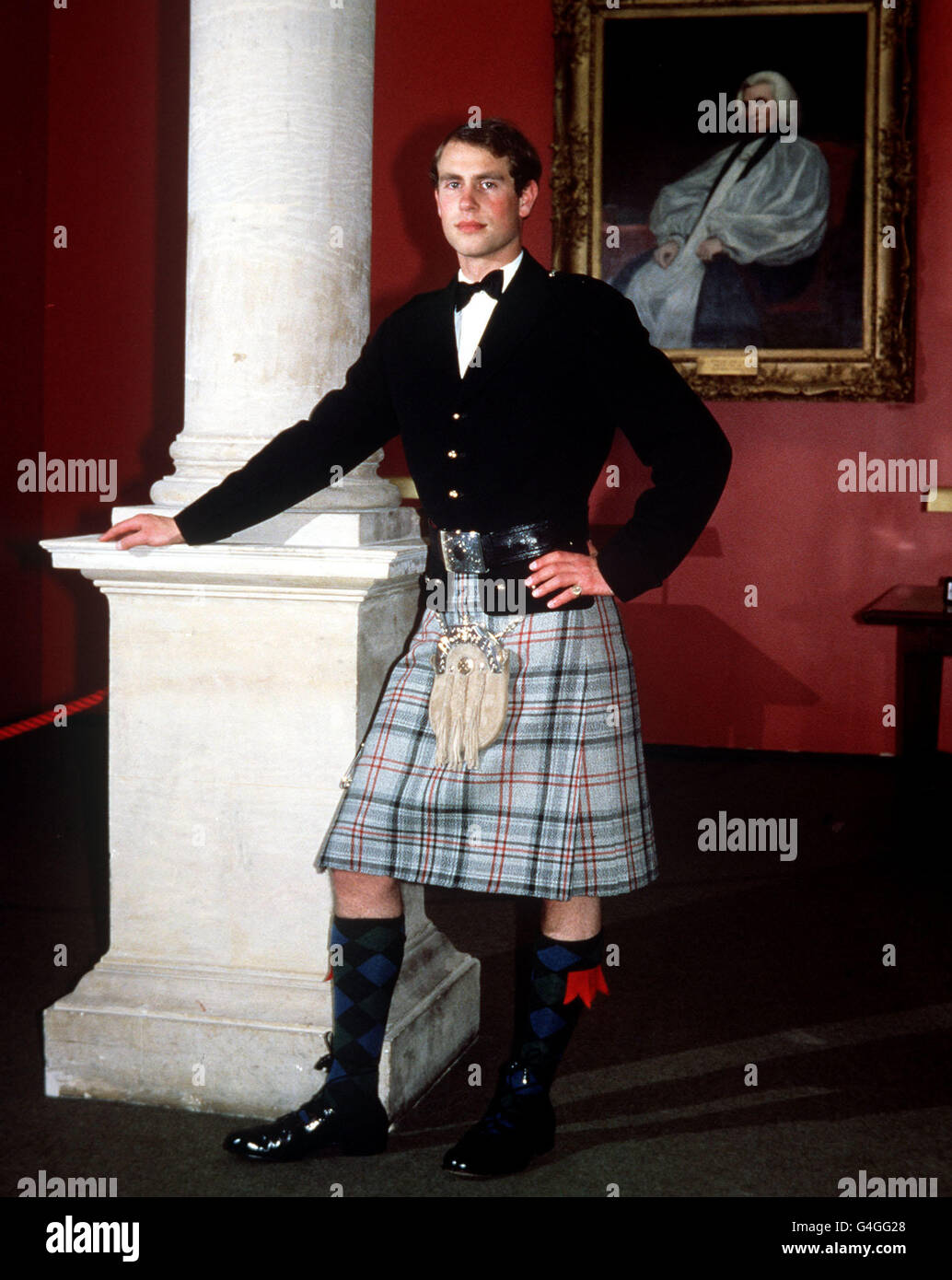 PA NEWS PHOTO 13/6/86 PRINCE EDWARD IN VICTORIAN STANCE ON STAGE AT THE PETERHOUSE THEATRE, CAMBRIDGE REHEARSING FOR A MUSICAL 'A VICTORIAN MUSICAL EVENING' IN AID OF THE DUKE OF EDINBURGH'S AWARD 36TH ANNIVERSARY TRIBUTE SCHEME Stock Photo