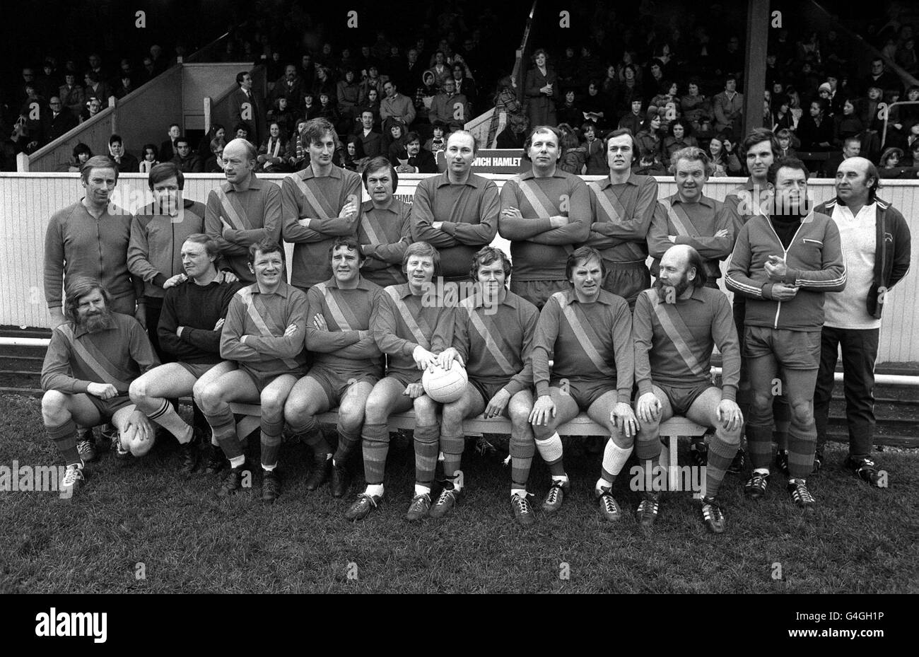 PA NEWS PHOTO 9/3/75 JONATHAN AITKEN (BACK ROW, FAR RIGHT SECOND FROM LAST, SLIGHTLY BLOCKED) STANDING WITH A TEAM OF MP'S WHO PLAYED A SHOWBUSINESS XI AT DULWICH HAMLET GROUND TO AID A CHARITY FOR THE HOMELESS, ST. GILES'S CENTRE CAMBERWELL, LONDON Stock Photo