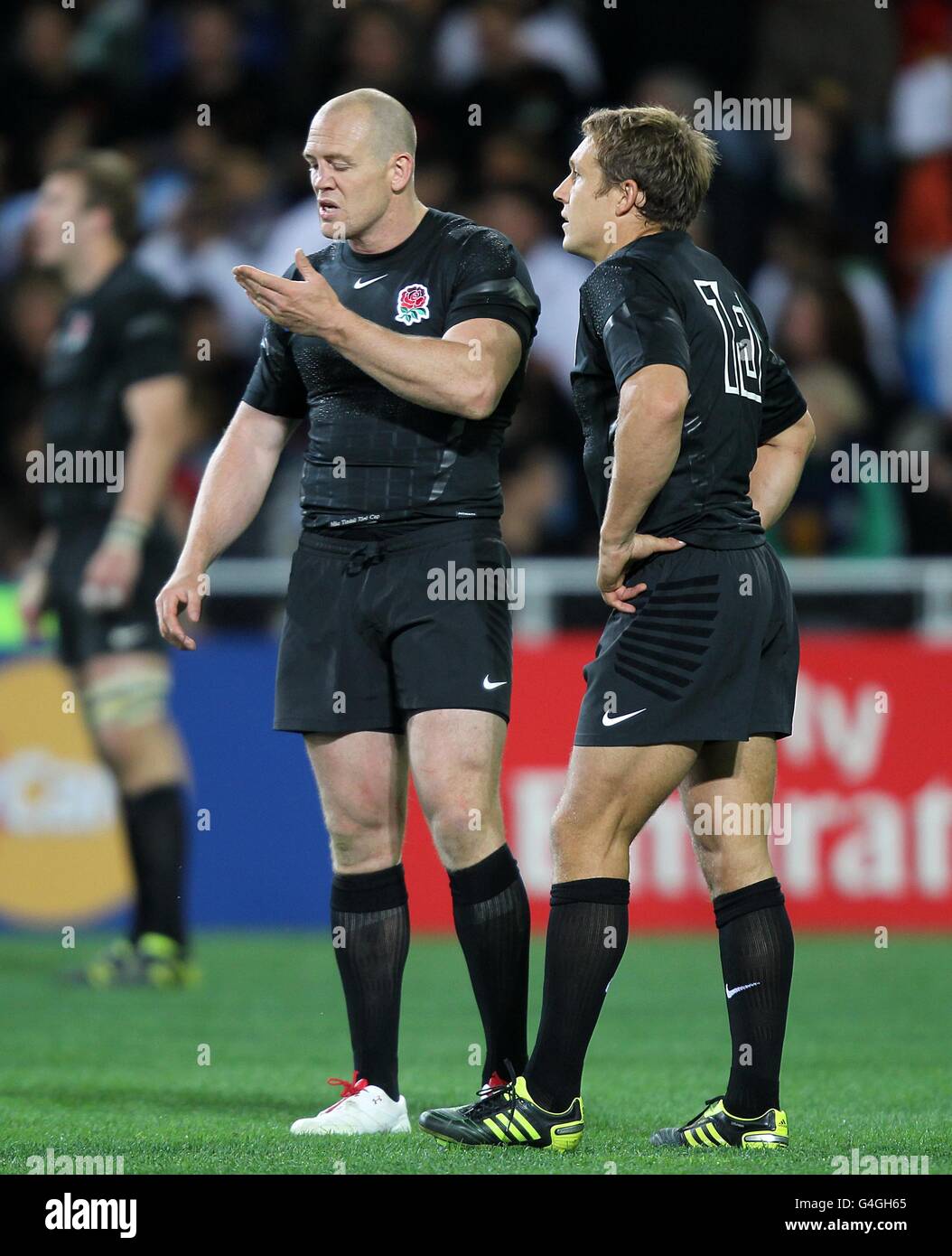 England's Jonny Wilkinson (right) and Mike Tindall look disappointed as they discuss tactics during a break in play Stock Photo