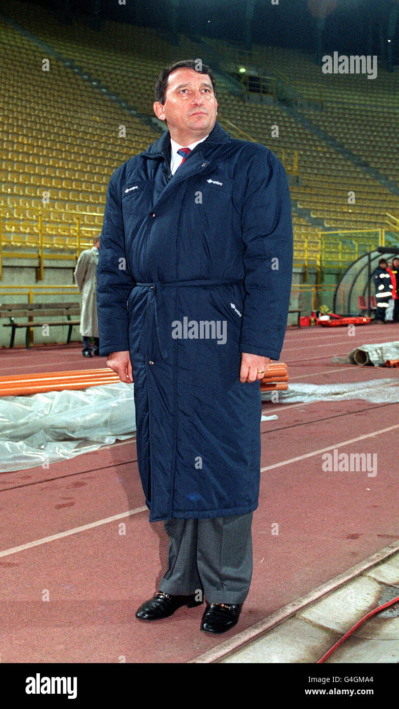 PA NEWS PHOTO 23/11/93 GRAHAM TAYLOR IN BOLOGNA BEFORE THE WORLD CUP QUALIFIER BETWEEN SAN MARINO AND ENGLAND * 29/3/01: Watford manager Graham Taylor, who has decided to retire from club management at the end of the season. The once England manager has decided to bring down the curtain on a 28 year career which began with Lincoln in 1972. Stock Photo