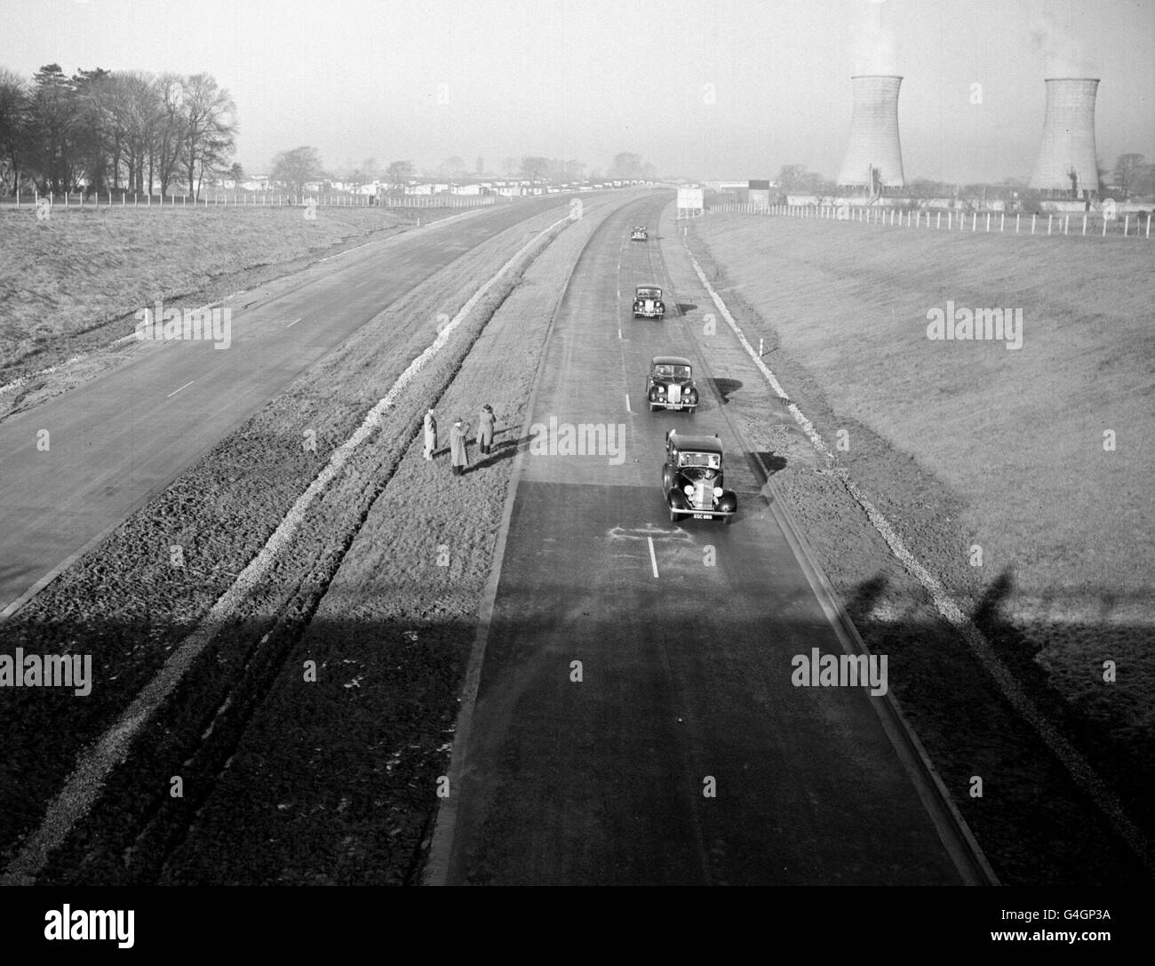 PA NEWS PHOTO 05/12/58 PRIME MINISTER, HAROLD MACMILLAN'S CAR LEADS THE FIRST VEHICLES ALONG BRITAIN'S FIRST MOTORWAY, THE PRESTON BY-PASS. Stock Photo