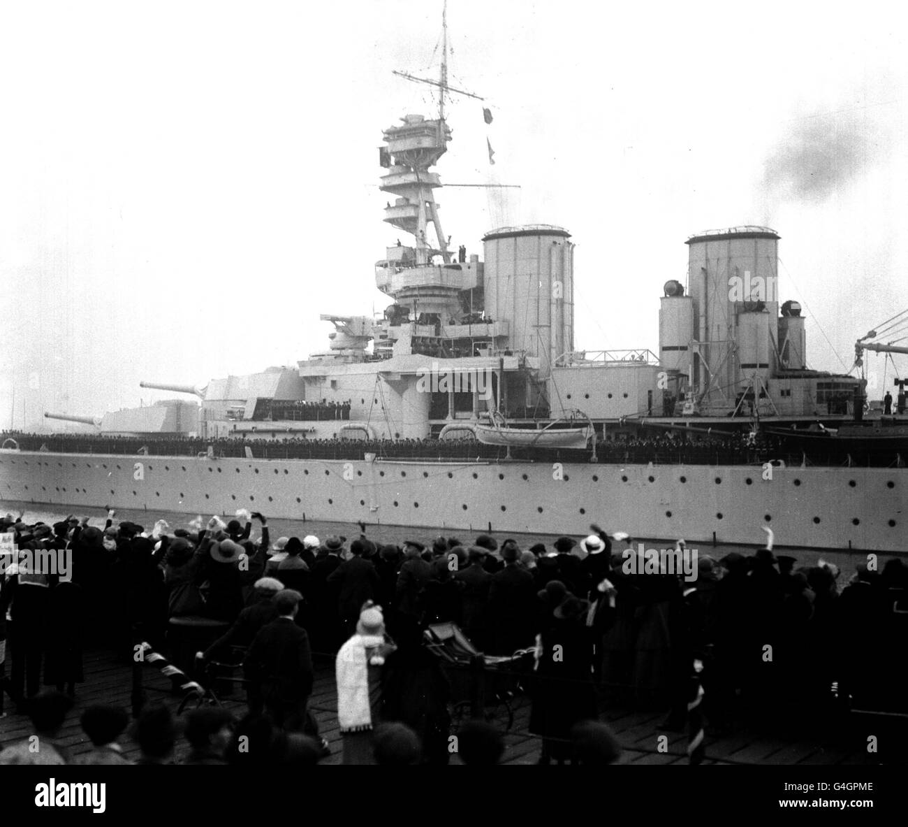 PA NEWS PHOTO 26/10/21 H.M.S. RENOWN LEAVING PORTSMOUTH, WITH THE PRINCE OF WALES ON BOARD, FOR HIS TOUR OF INDIA AND JAPAN Stock Photo