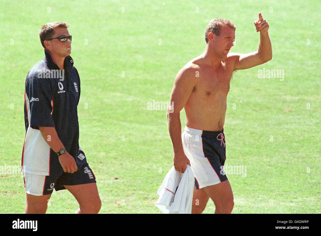 Sport cricket gestures hi-res stock photography and images - Alamy, image size:1300x957