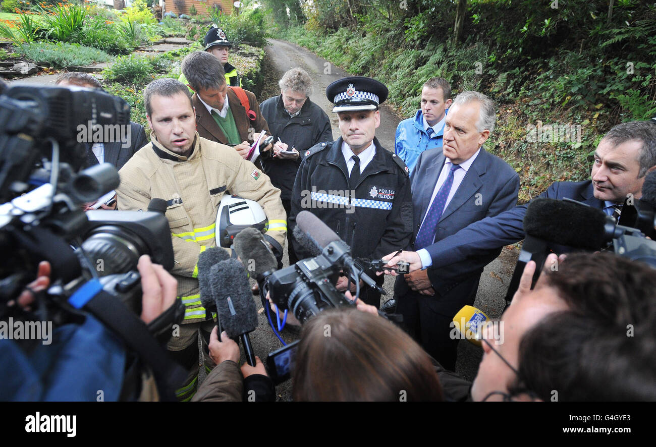 (Left - right) Chris Margetts, from South Wales Fire and Rescue Service, Superintendent Phil Davies of South Wales Police and Neath MP Peter Hain speak to the media outside the Gleision Colliery near Cilybebyll in the Swansea Valley, as rescuers attempting to free four miners trapped in a flooded pit have located a body. Stock Photo