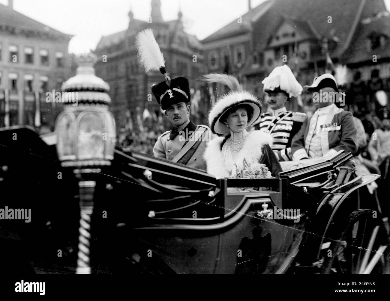 PA NEWS PHOTO CIRCA: 1913 THE DUKE AND DUCHESS OF BRUNSWICK MAKING THEIR STATE ENTRY INTO THE CITY OF BRUNSWICK NOTE: ISSUED IN CONNECTION WITH ERNST OF HANOVER MARRIAGE Stock Photo